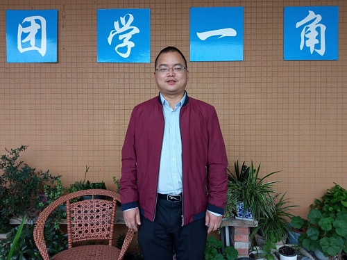 杜中.jpg 杜中.jpg